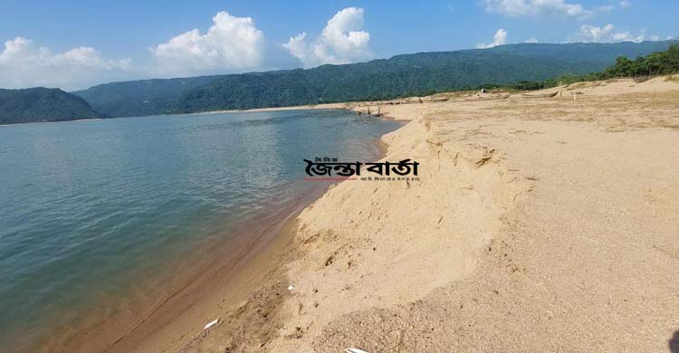 যাদুকাটা নদীর পাড় কেটে বালু লুটের সাথে জড়িত ৭০ জনকে চিহ্নিত করা হয়েছে