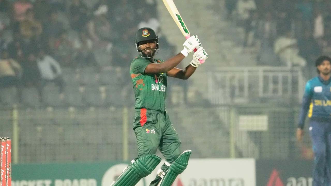 জাকের আলিতে মুগ্ধ হাথুরুসিংহে