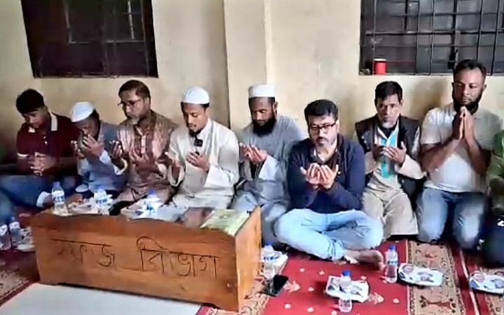 খালেদা জিয়ার সুস্থ*তা কামনায় ফেঞ্চুগঞ্জে এম এ মালিকের দোয়া মাহফিল ও খাবার বিতরণ