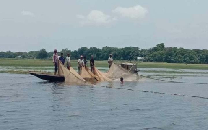 টাঙ্গুয়ার হাওর ও হাকালুকি  হাওরে গান  বাজনা নিষিদ্ধ