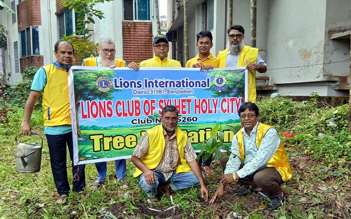 ঝরনারপার এলাকায় লায়ন্স ক্লাব অব সিলেট হলি সিটির বৃক্ষরোপণ