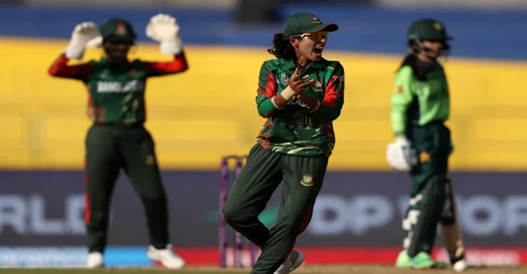 আগুনে বোলিংয়ে পাকিস্তানকে ১২৯ রানেই গুটিয়ে দিল বাংলাদেশ