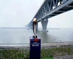 পদ্মা সেতুতে ছবি উঠলো বিশ্বকাপ ট্রফির