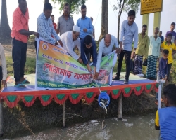 দোয়ারাবাজারে মুক্ত জলাশয়ে মাছের পোনা অবমুক্তকরণ