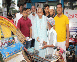 ২০নং ওয়ার্ডে নৌকা প্রতীকের সমর্থনে  শফিকুর রহমান চৌধুরীর লিফলেট বিতরণ