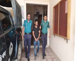কোচিং সেন্টারে স্কুল ছাত্রীকে ধর্ষণ-ভিডিও ধারণ, শিক্ষক গ্রেফতার