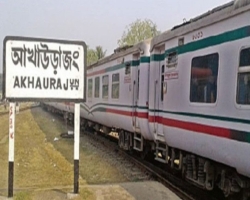 আখাউড়া স্টেশনে অজ্ঞাত নারীর লাশ 