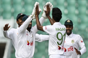 বাজে ফিল্ডিংয়ে হতাশাময় দিন কাটালো বাংলাদেশ