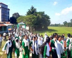 জুড়ীতে ছাত্রকে নির্যাতনের প্রতিবাদে শিক্ষার্থীদের বিক্ষোভ