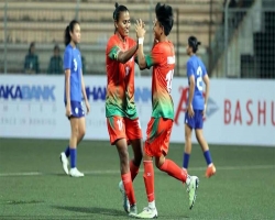 সিঙ্গাপুরকে হারিয়ে ৬ বছর আগে পরাজয়ের প্রতিশোধ সাবিনাদের