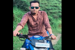 বিয়ানীবাজারে রুপকের মৃ*ত্যু নিয়ে র*হস্য, হ*ত্যার অভি*যোগ স্বজনদের বিয়ানীবাজারে রুপকের মৃ*ত্যু নিয়ে র*হস্য, হ*ত্যার অভি*যোগ স্বজনদের