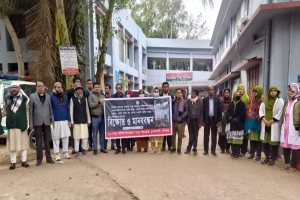 জৈন্তাপুরে চিকিৎসকের উপর হামলার প্রতিবাদে চুনারুঘাটে মানববন্ধন