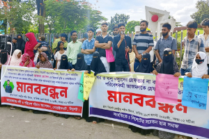 ‘আমার ছেলেকে লু*টপাটকারীরা মিথ্যা মা ম লা দিয়েছে’