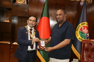 প্রবাসীদের জমি দখলের অভিযোগ অগ্রাধিকার দিয়ে দেখবে প্রশাসন: সিসিক প্রশাসক প্রবাসীদের জমি দখলের অভিযোগ অগ্রাধিকার দিয়ে দেখবে প্রশাসন: সিসিক প্রশাসক