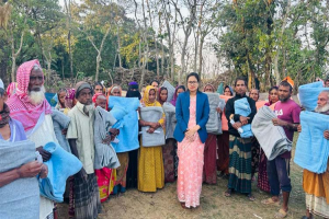 ছাতকে শীতার্তদের মাঝে কম্বল বিতরণ করলেন ইউএনও