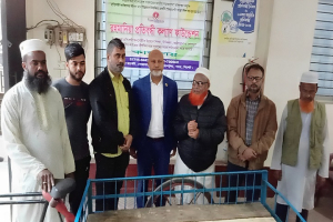 রহমানিয়া প্রতিবন্ধী কল্যাণ ফাউন্ডেশনের স্বনির্ভর প্রকল্পে অসহায় ব্যক্তিকে ভ্যানগাড়ি উপহার