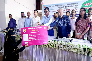 জৈন্তাপুরে ৪৬৫ পরিবারের মাঝে ফ্যামিলি কার্ড বিতরণ করলেন মন্ত্রী আরিফুল হক চৌধুরী জৈন্তাপুরে ৪৬৫ পরিবারের মাঝে ফ্যামিলি কার্ড বিতরণ করলেন মন্ত্রী আরিফুল হক চৌধুরী