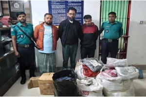 মোগলাবাজার থানা পুলিশের সাফল্য: ২৪ ঘণ্টার মধ্যে ডা*কাতির মালামাল উদ্ধার, ৩ ডা*কাত গ্রেফ*তার