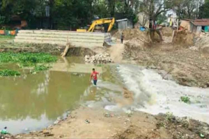 নলজুর নদ পারাপারে দু*র্ভোগ, বন্ধ হয়ে গেল সেতুর কাজ