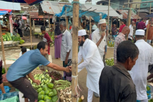 গোলাপগঞ্জ ঢাকাদক্ষিণ বাজারে জমিয়ত প্রার্থী ফখরুল ইসলামের গণসংযোগ