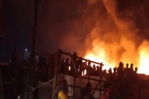 নারায়ণগঞ্জে আ গু নে পুড়লো ৩০ ঝুট গোডাউন নারায়ণগঞ্জে আ গু নে পুড়লো ৩০ ঝুট গোডাউন