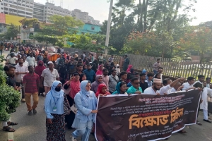ওসমানী হাসপাতালে অ/নিয়ম-হ/য়রানির অ/ভিযোগে বি/ক্ষোভ ওসমানী হাসপাতালে অ/নিয়ম-হ/য়রানির অ/ভিযোগে বি/ক্ষোভ