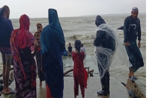 তালতলীর শুভসন্ধ্যা সৈকতে সাগরের স্রো*তে নি*খোঁজ এক পর্যটক তালতলীর শুভসন্ধ্যা সৈকতে সাগরের স্রো*তে নি*খোঁজ এক পর্যটক