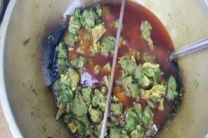 লাল থেকে উজ্জ্বল সবুজ, পাইকগাছার মাংস নিয়ে রহস্যের অ ব সা ন