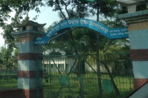 ওসমানীনগরে ফা/ট/ল ধরা ভবনে চলছে পাঠদান ওসমানীনগরে ফা/ট/ল ধরা ভবনে চলছে পাঠদান