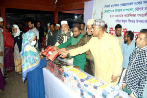 সিলেট ৮ নম্বর ওয়ার্ডে আফছর খানের উদ্যোগে ঈদের উপহার বিতরণ