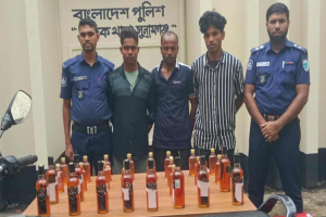 ছাতকে ভা র তী য় ম'দসহ তিনজন আ ট ক