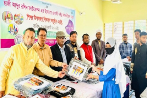 জগন্নাথপুরে দরিদ্র মেধাবী শিক্ষার্থীদের মধ্যে শিক্ষা উপকরণ বিতরণ
