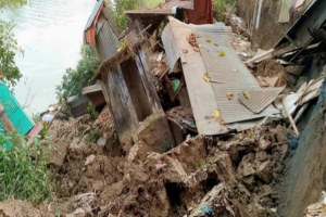 গোলাপগঞ্জে কুশিয়ারায় ভ য়া ব হ ভূ*মিধস: নিঃস্ব ১৫–২০টি পরিবার