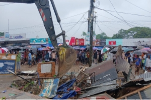 জেলা পরিষদের দেড় কোটি টাকার ভূমি উ*দ্ধার অ*বৈধ স্থাপনা উ*চ্ছেদ