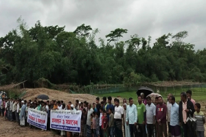 গোয়াইনঘাটে রেকর্ডীয় জমি বালু মহালে অন্তর্ভুক্ত করার প্রতিবাদে মা ন ব ব ন্ধ ন