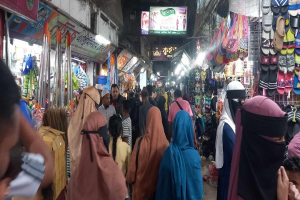 ওসমানীনগরে হাট-বাজারে ক্রেতাদের  ভিড়