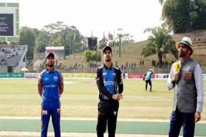 হাইভোল্টেজ ম্যাচে সিলেটে আগে ব্যাট করছে খুলনা