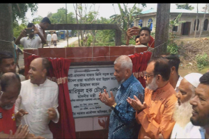 গোয়াইনঘাটে সড়কের কাজের উদ্বোধন করলেন প্রবাসীকল্যাণমন্ত্রী