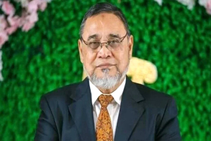 ১০ লাখ সরকারি চাকরিজীবীকে ভোটের আওতায় আনবে: (সিইসি)