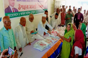 গোয়াইনঘাটে সনাতন ধর্মাবলম্বীদের হাকিম চৌধুরীর উপহার বিতরণ