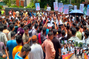 সিলেটে পাথর কোয়ারি খুলে দেওয়ার দাবিতে বি ক্ষো ভ