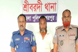 হে রো ই ন সহ ইউপি সদস্য গ্রেফতার হে রো ই ন সহ ইউপি সদস্য গ্রেফতার