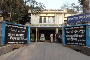 নোংরা পরিবেশ ও পানি  সংকটে জনদুর্ভোগ