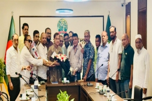 সিউক চেয়ারম্যান কয়েস লোদীর সঙ্গে কন্ট্রাক্টর ওয়েলফেয়ার অ্যাসোসিয়েশনের সৌজন্য সাক্ষাৎ সিউক চেয়ারম্যান কয়েস লোদীর সঙ্গে কন্ট্রাক্টর ওয়েলফেয়ার অ্যাসোসিয়েশনের সৌজন্য সাক্ষাৎ