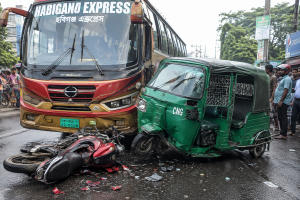 সিলেটে বাস-সিএনজি ও মোটরসাইকেলের ত্রিমুখী সংঘর্ষ, সিলেটে বাস-সিএনজি ও মোটরসাইকেলের ত্রিমুখী সংঘর্ষ,