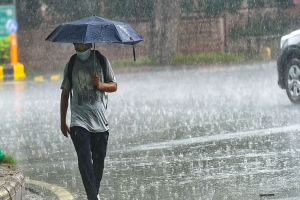 আবারও বৃষ্টির আভাস, কমতে পারে তাপমাত্রা