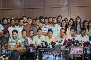 রাজনীতি নি ষি দ্ধ সত্ত্বেও কীভাবে কমিটি দিয়ে কাজ চালায় বৈ ষ ম্য বি রো ধী