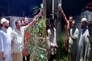 সিলেটের মংলিপারে অন্ধকার রাস্তা আলোকিত করলেন রুবেল সিলেটের মংলিপারে অন্ধকার রাস্তা আলোকিত করলেন রুবেল