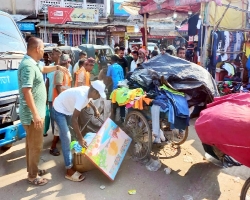 ফুটপাত দখলমুক্ত করতে উচ্ছেদ অভিযানে শ্রীমঙ্গল পৌরসভা