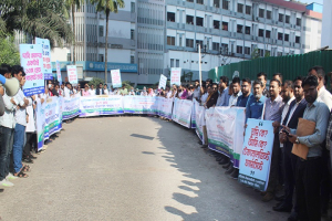 মেডিকেল টেকনোলজিস্ট ও ফার্মাসিস্টদের   ৪ ঘণ্টার কর্মবি*রতি